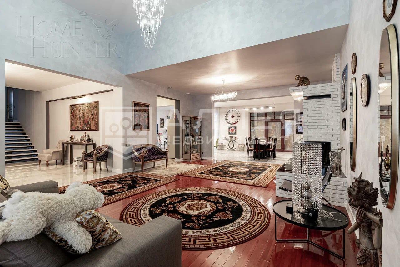 3-этажный коттедж 1 300 м² с отделкой