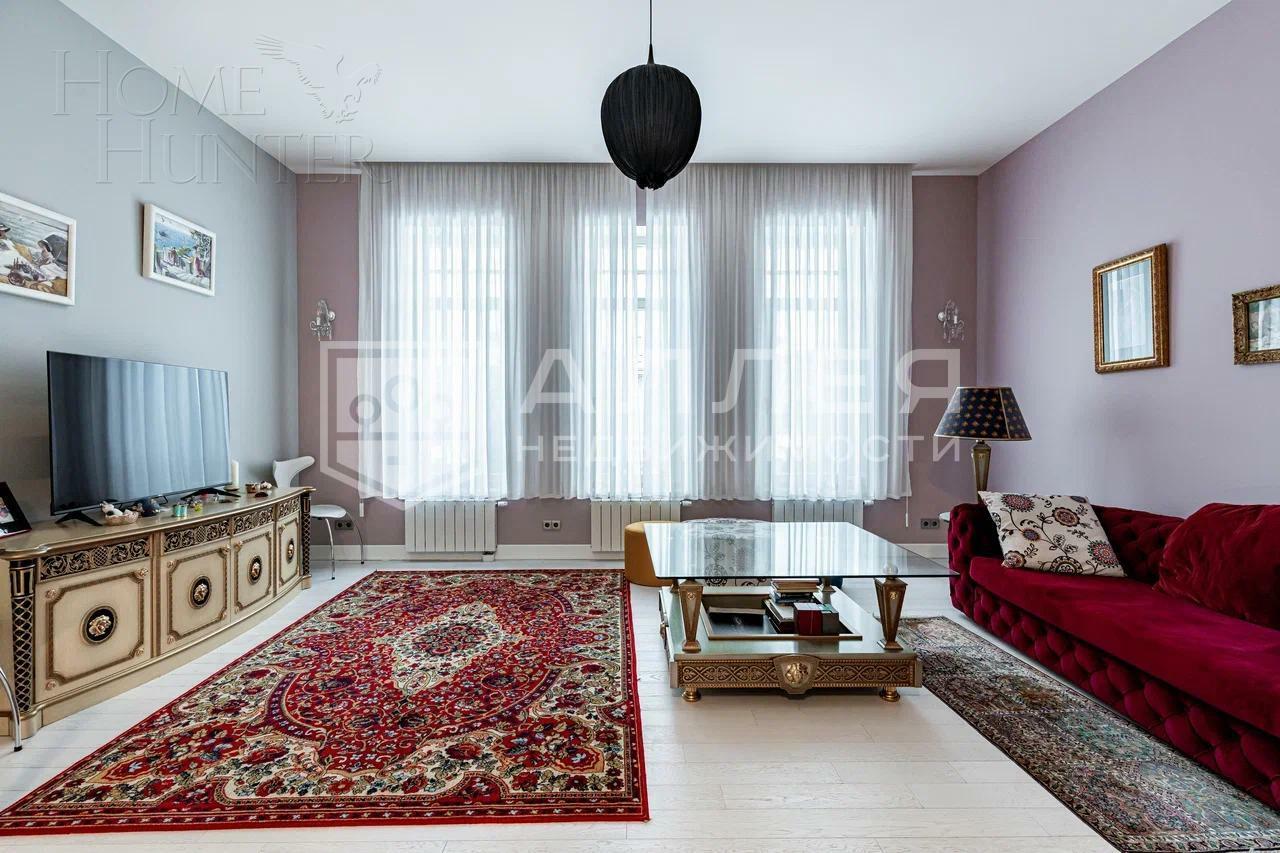 3-этажный коттедж 1 300 м² с отделкой