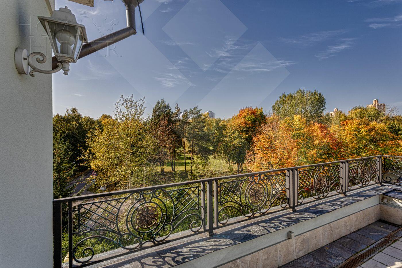 4-УРОВНЕВЫЙ ТАУНХАУС С ОТДЕЛКОЙ 450 М² НА 1 ЭТАЖЕ