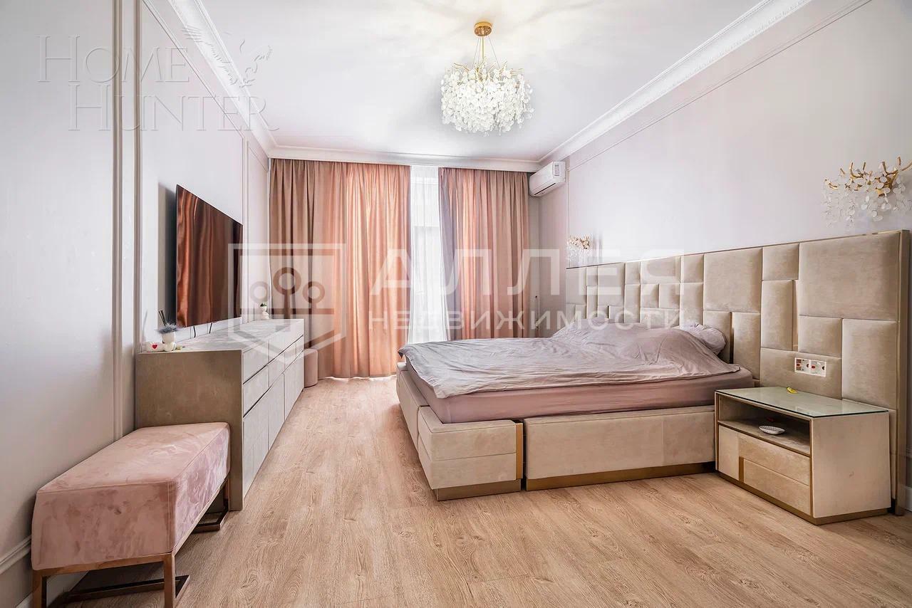 3-этажный коттедж 300 м² с отделкой