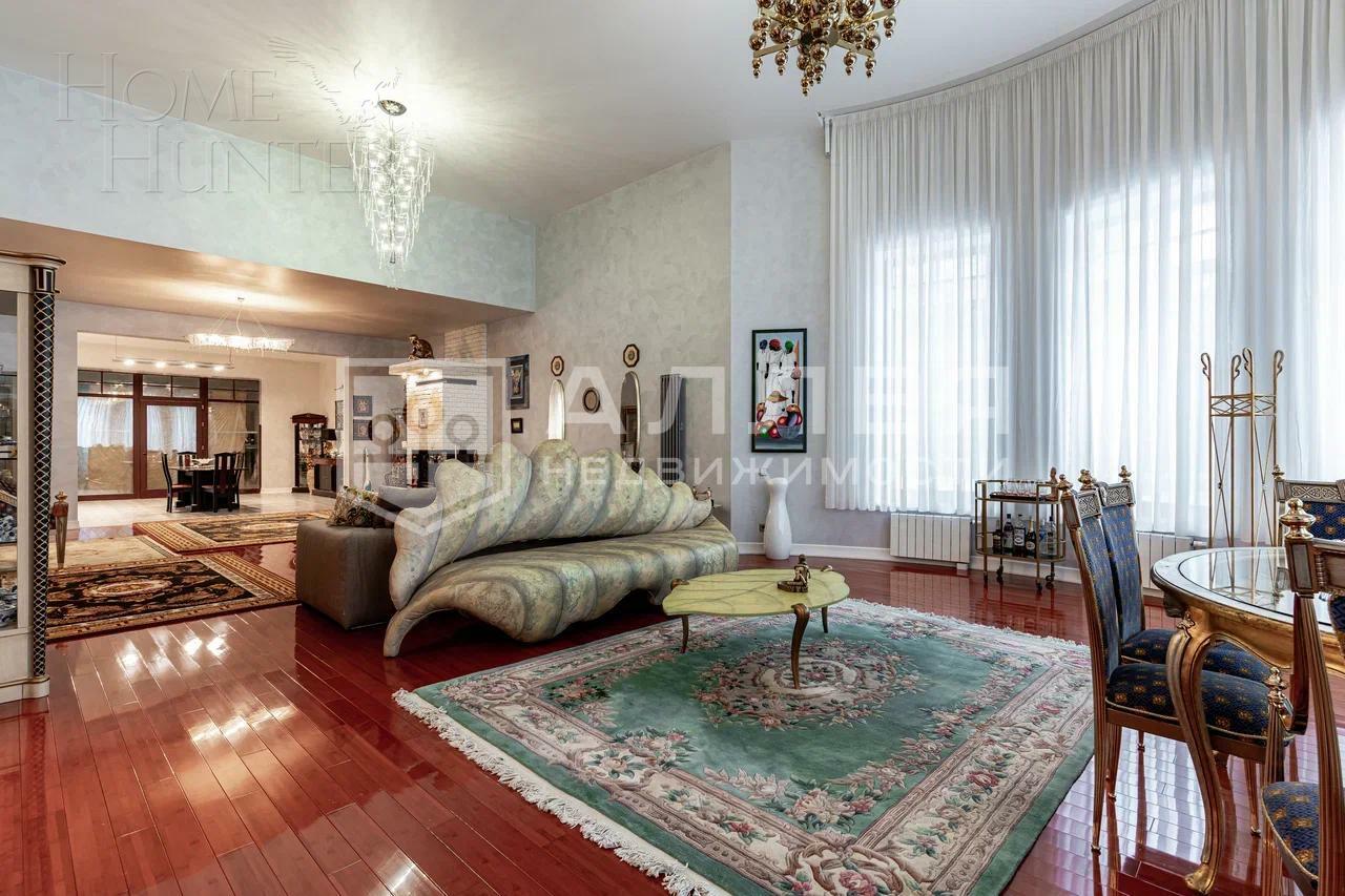 3-этажный коттедж 1 300 м² с отделкой