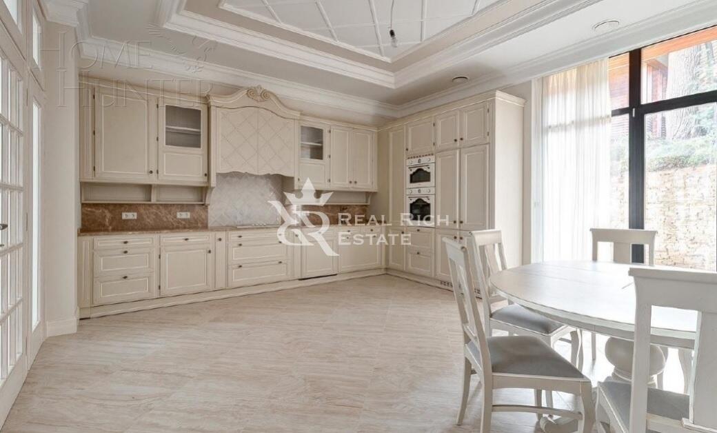 3-этажный таунхаус 430 м² с отделкой