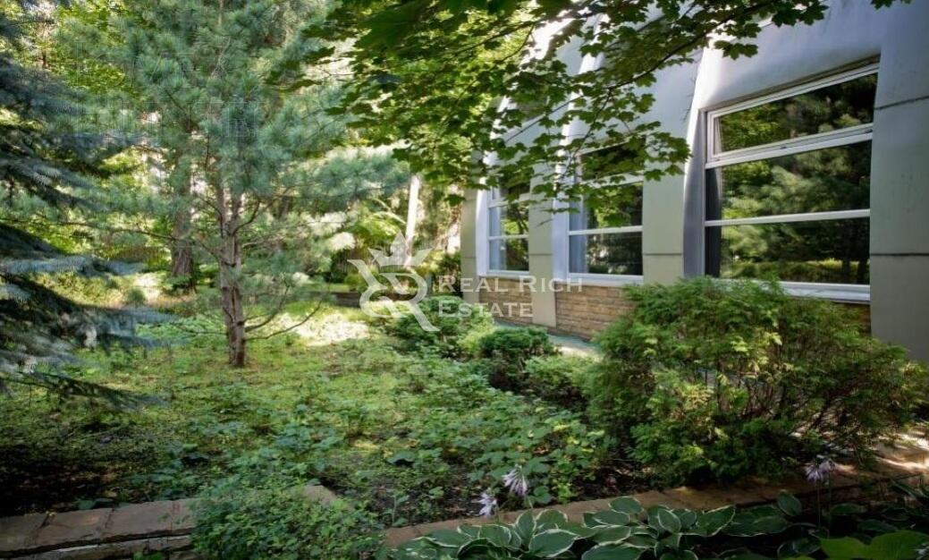 2-этажный коттедж 1 200 м² с отделкой