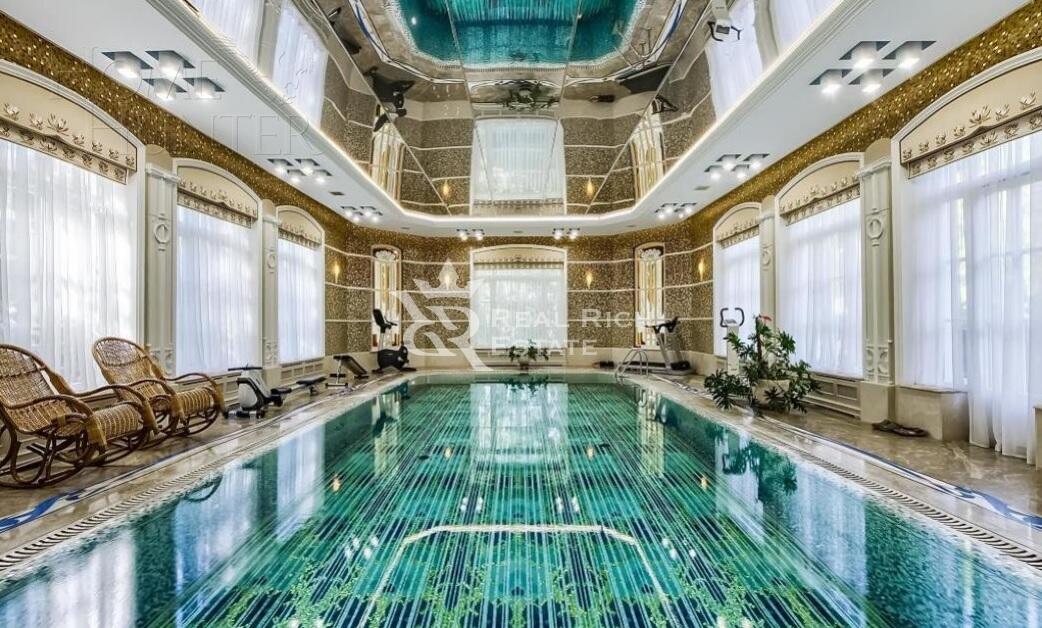 2-этажный коттедж 1 800 м² без отделки