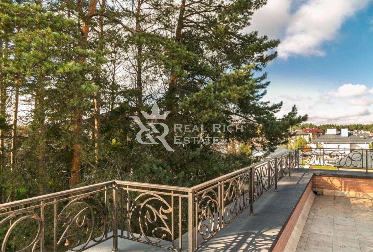 3-этажный коттедж 450 м² с отделкой