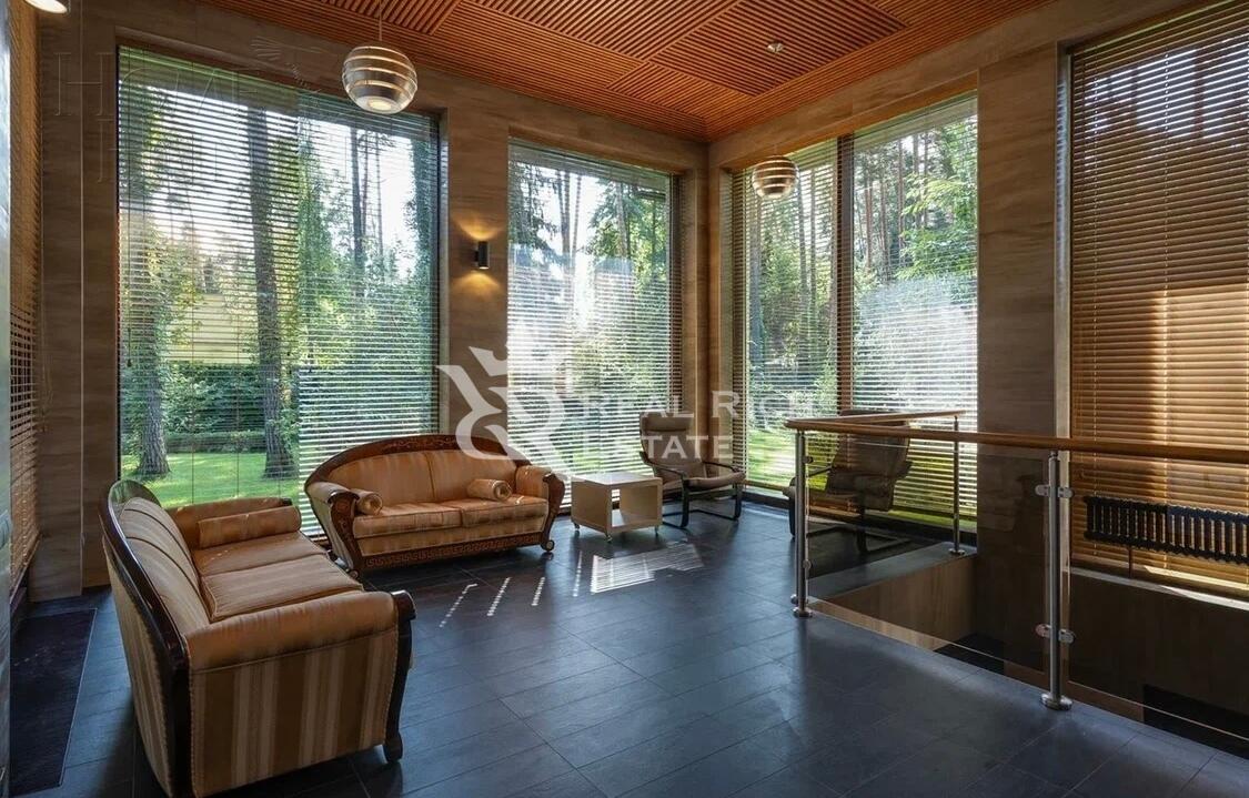 3-этажный коттедж 1 500 м² с отделкой