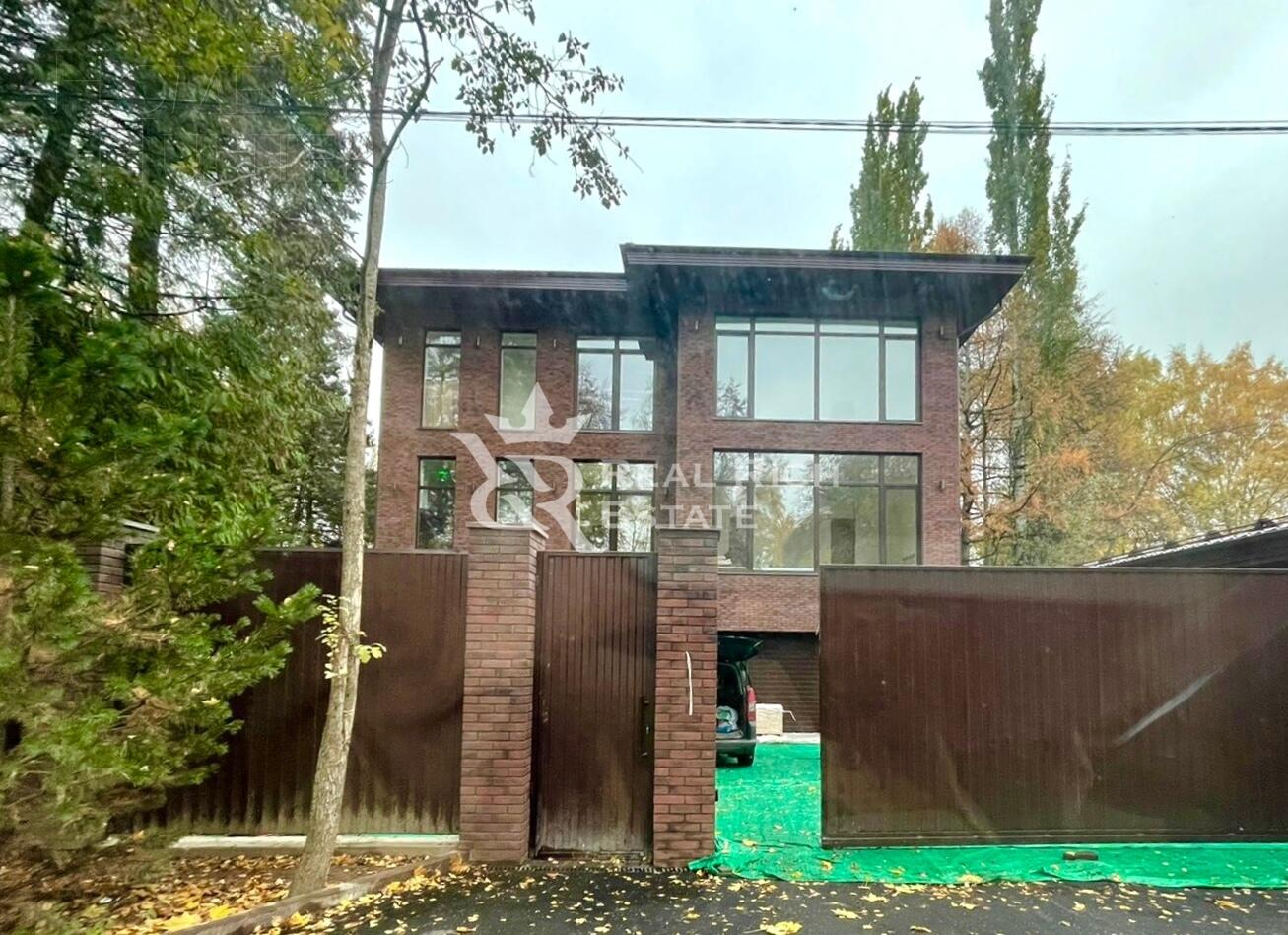 3-этажный коттедж 600 м² с отделкой