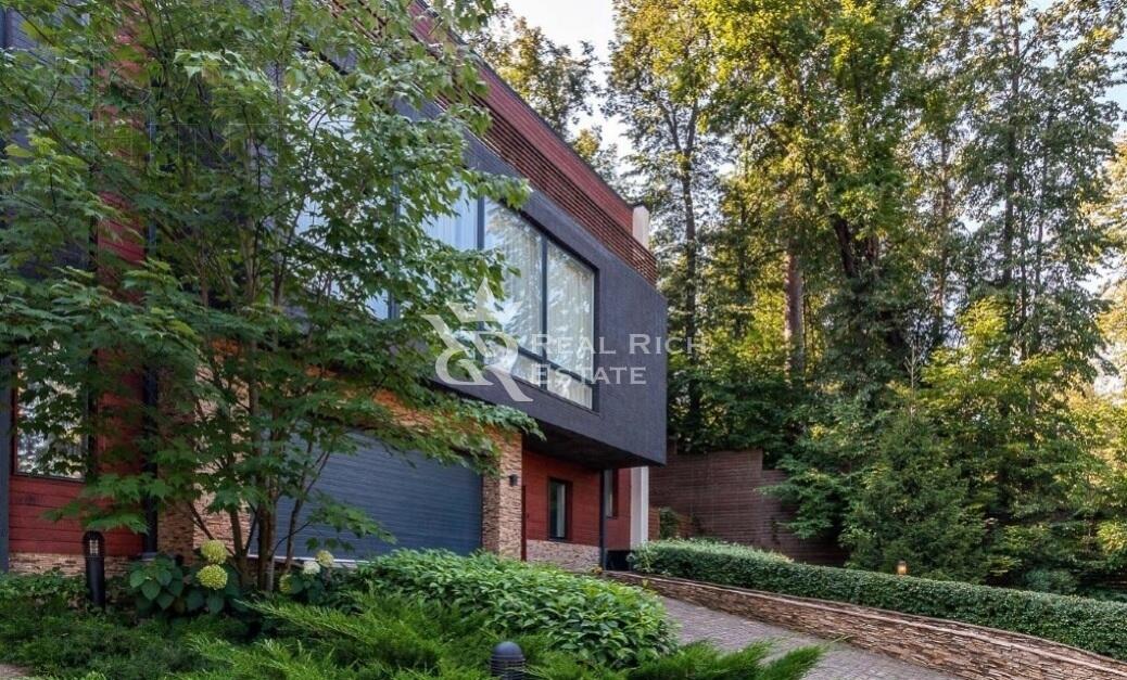 3-этажный таунхаус 430 м² с отделкой