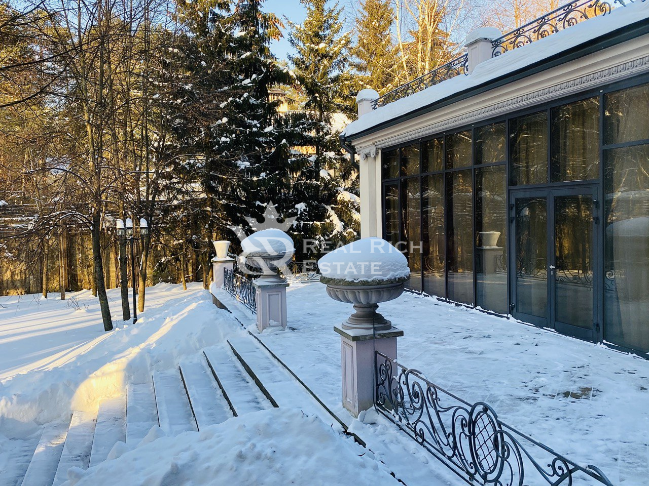 2-этажный коттедж 1 360 м² с отделкой