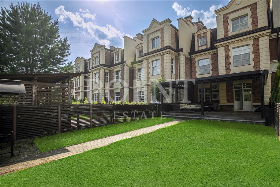 2-этажный таунхаус 320 м² с отделкой