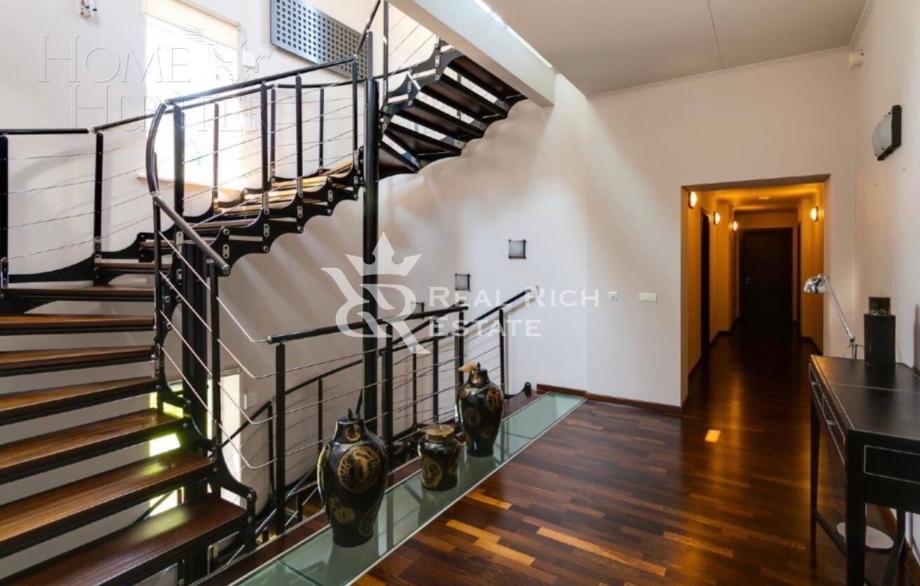 3-этажный коттедж 840 м² с отделкой