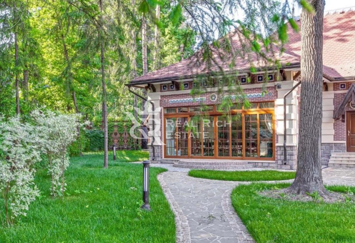 2-этажный коттедж 1 260 м² с отделкой