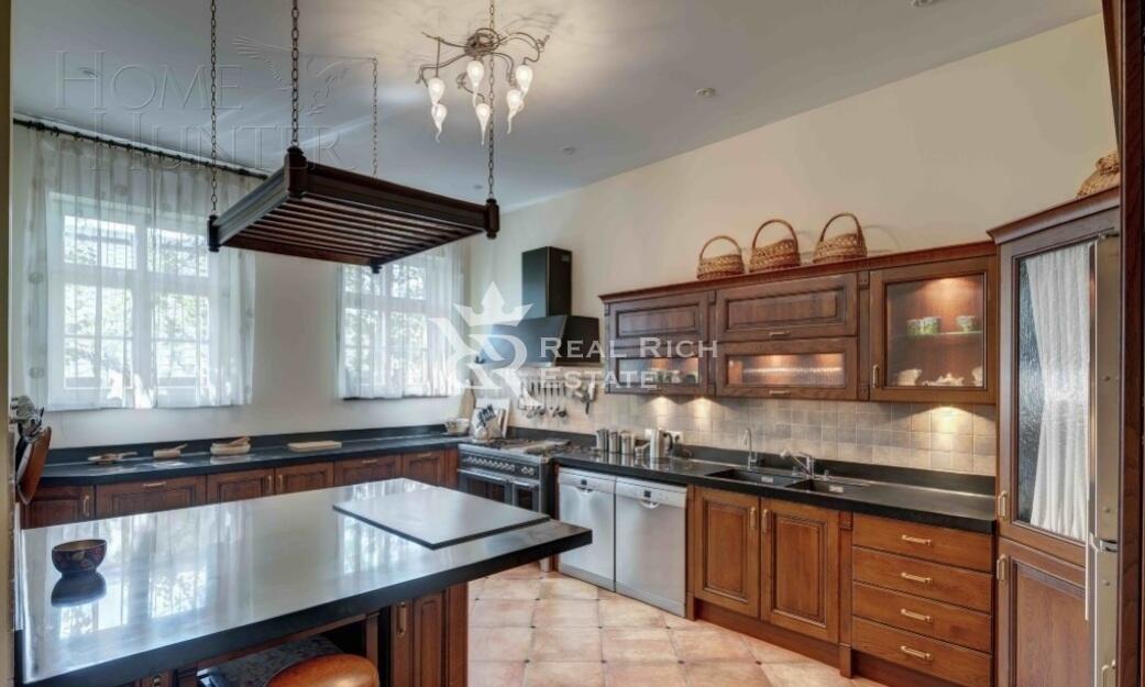 2-этажный коттедж 700 м² с отделкой