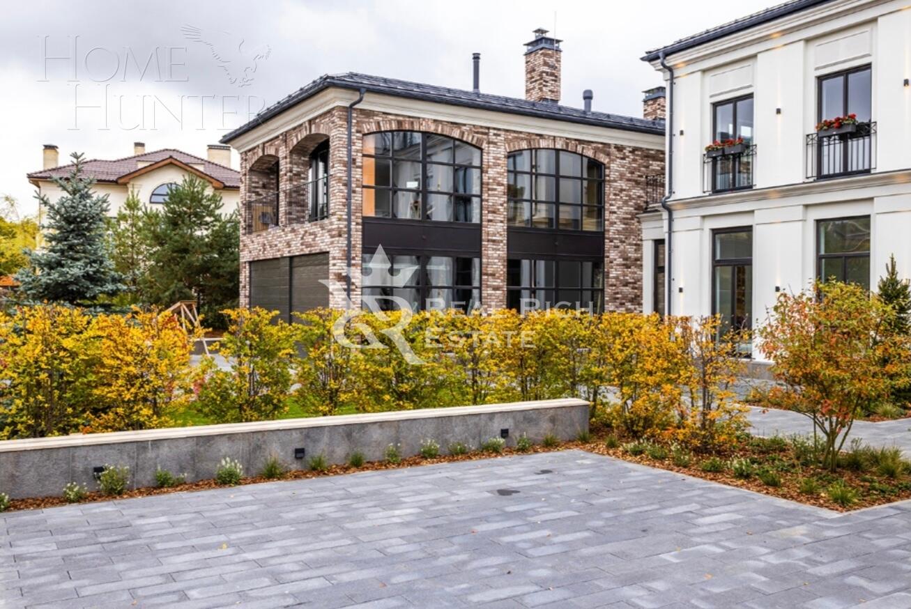 2-этажный коттедж 890 м² с отделкой