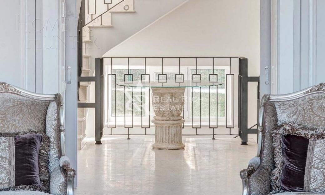 2-этажный коттедж 330 м² с отделкой