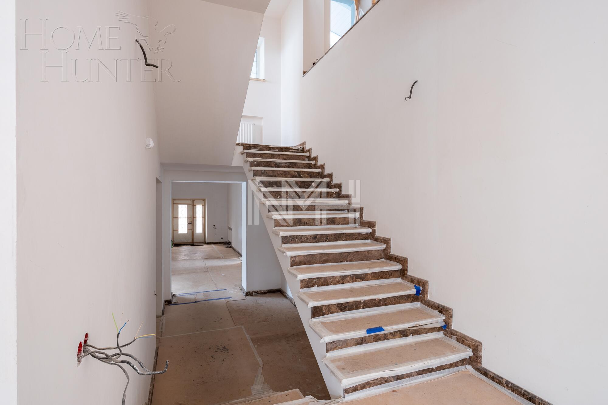 3-этажный коттедж 1 162 м² с отделкой