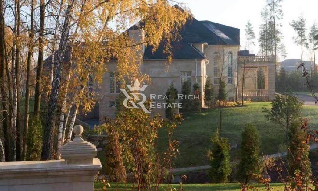 3-этажный коттедж 1 353 м² без отделки