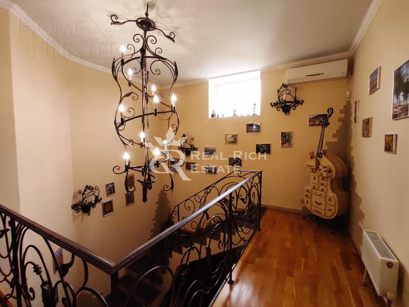 2-этажный коттедж 300 м² с отделкой