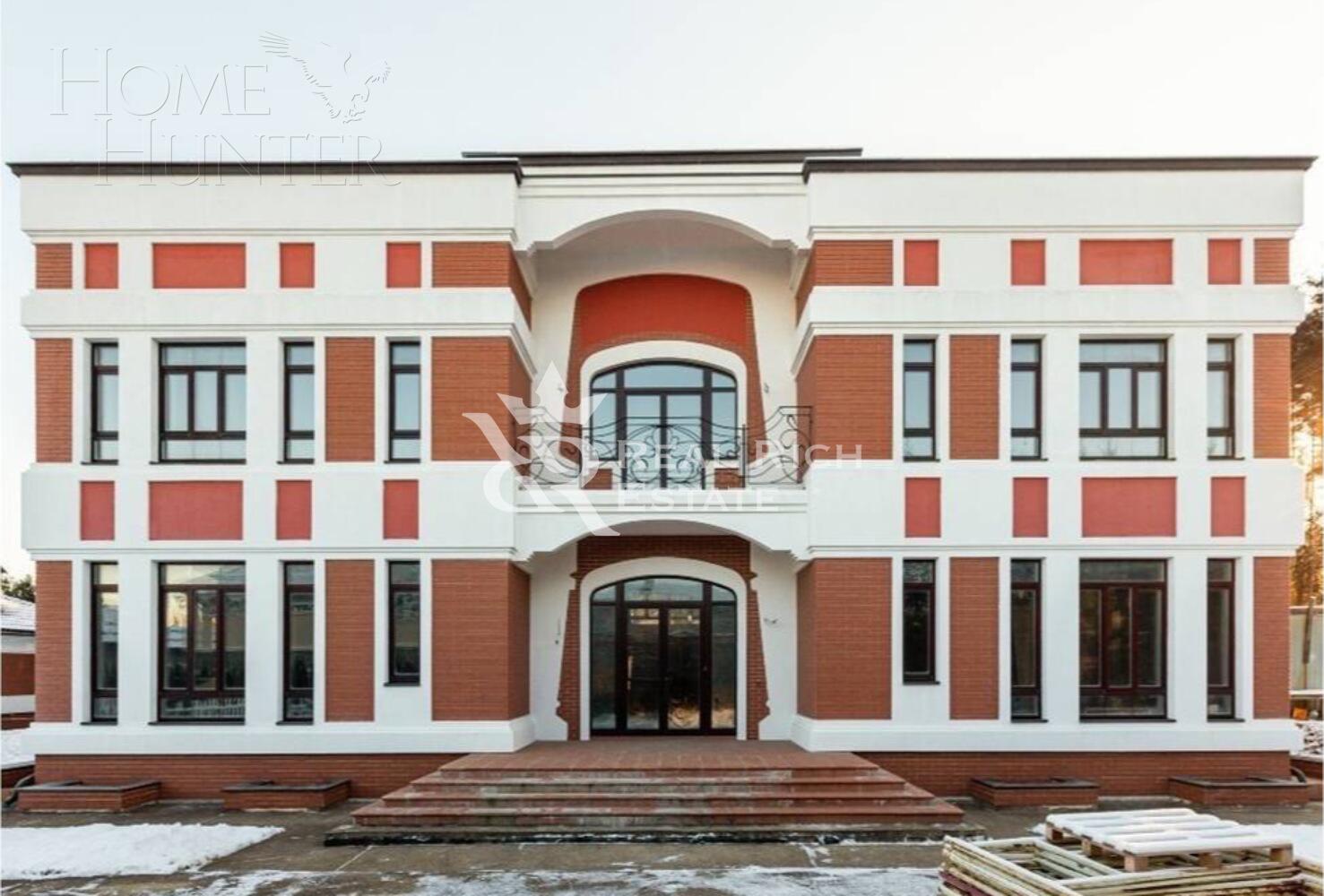 3-этажный коттедж 704 м² без отделки