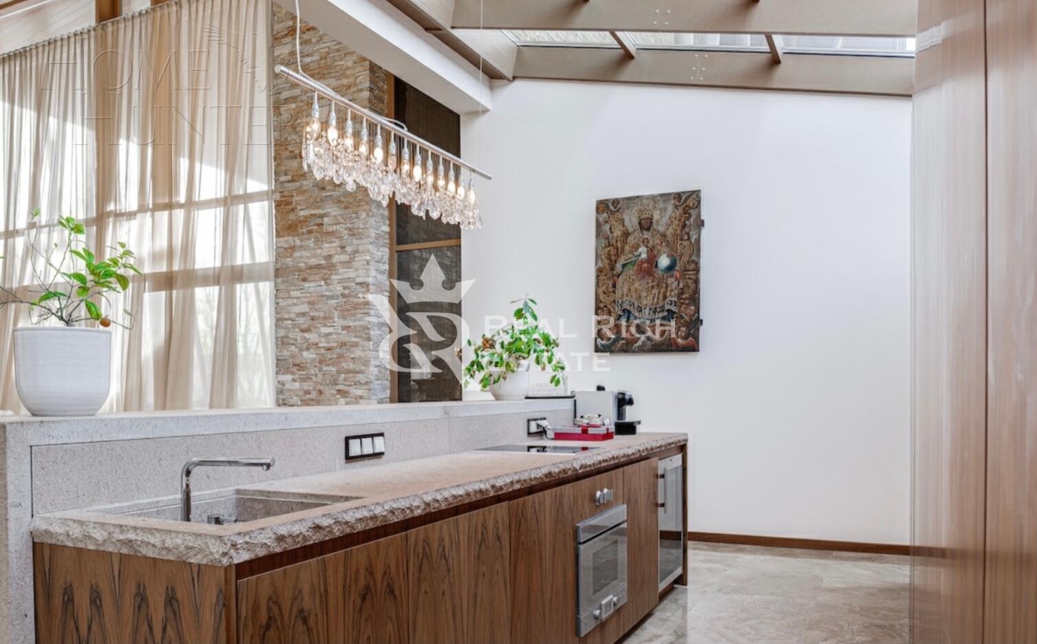 2-этажный коттедж 1 360 м² с отделкой