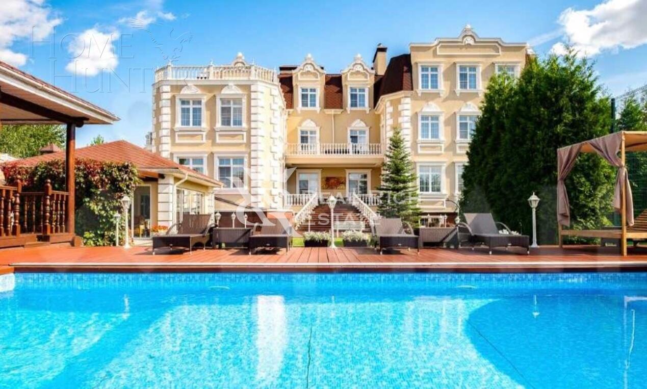 3-этажный коттедж 1 650 м² с отделкой