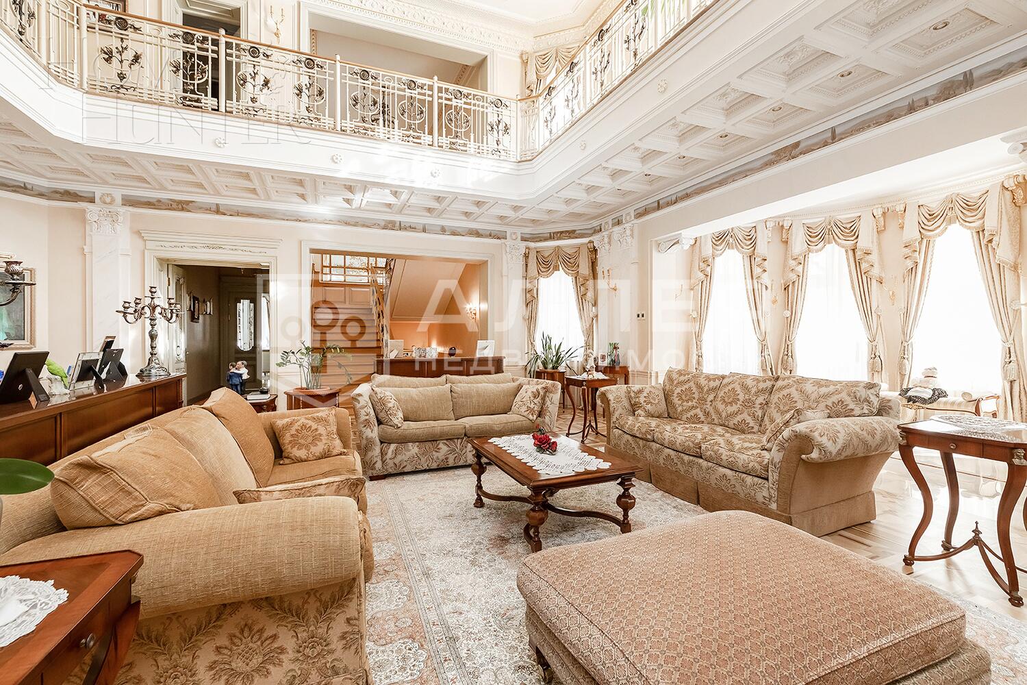 3-этажный коттедж 1 300 м² с отделкой