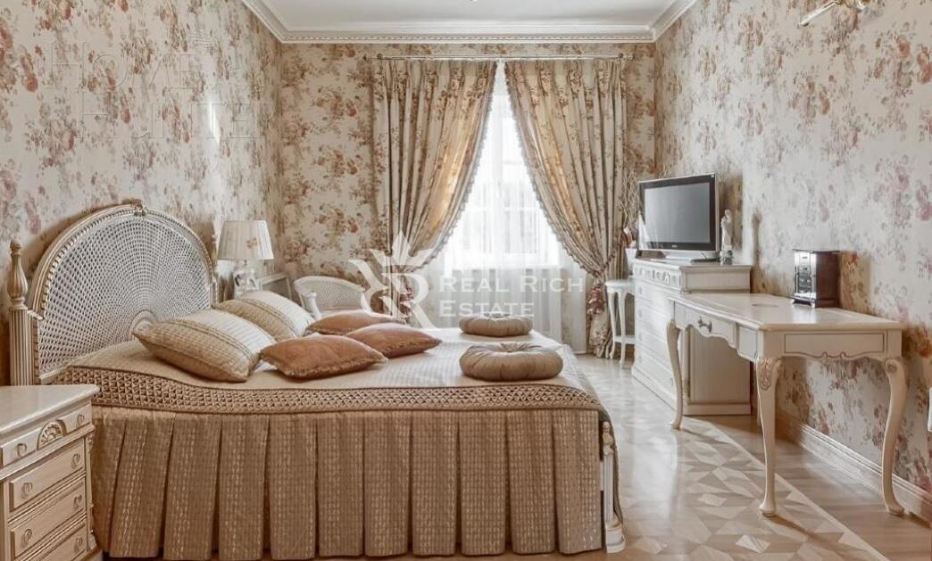 2-этажный коттедж 1 800 м² без отделки