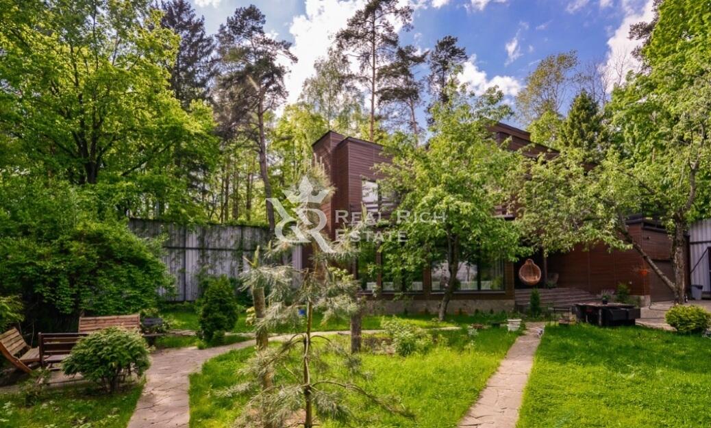 3-этажный коттедж 860 м² с отделкой