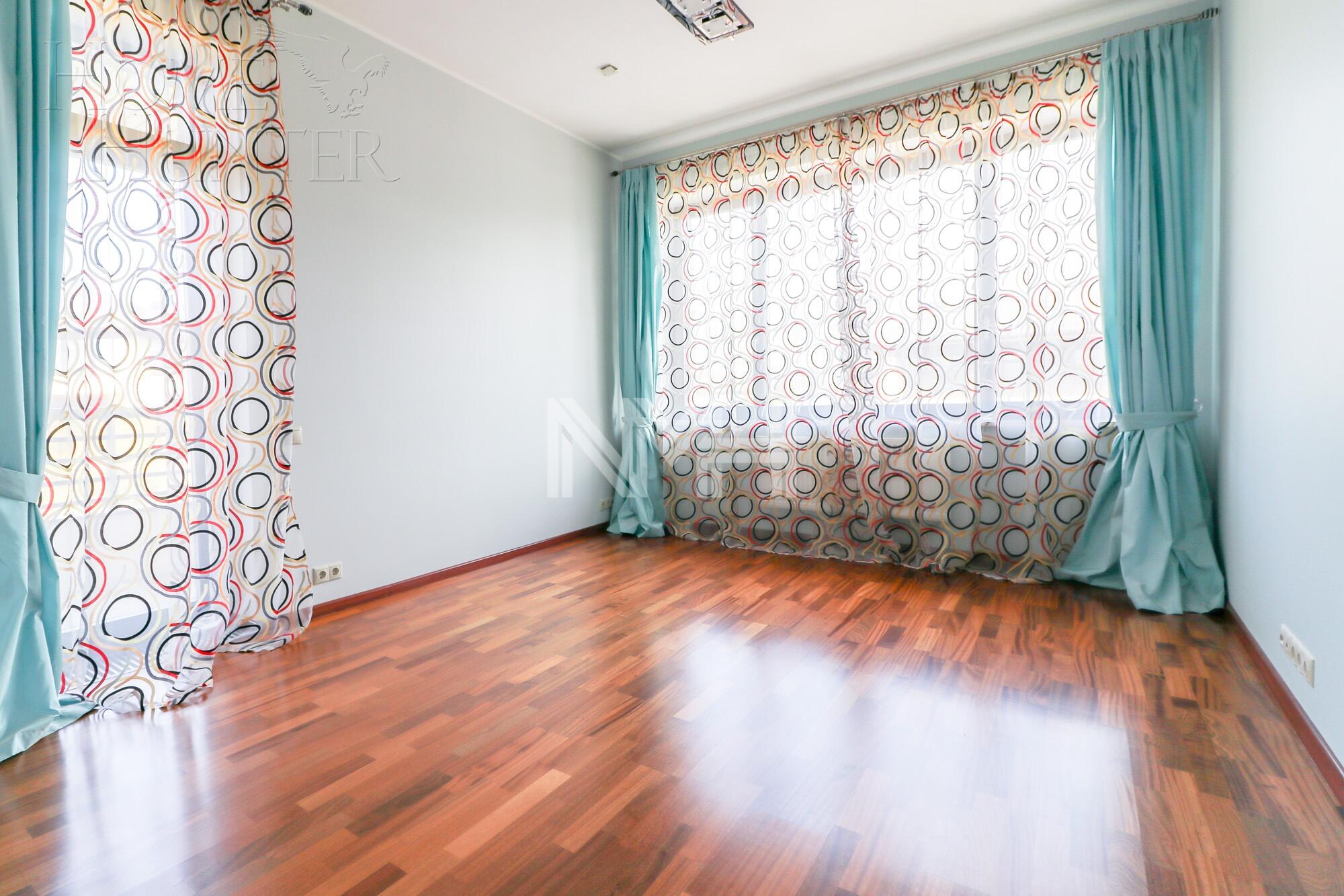 2-этажный коттедж 323 м² с отделкой