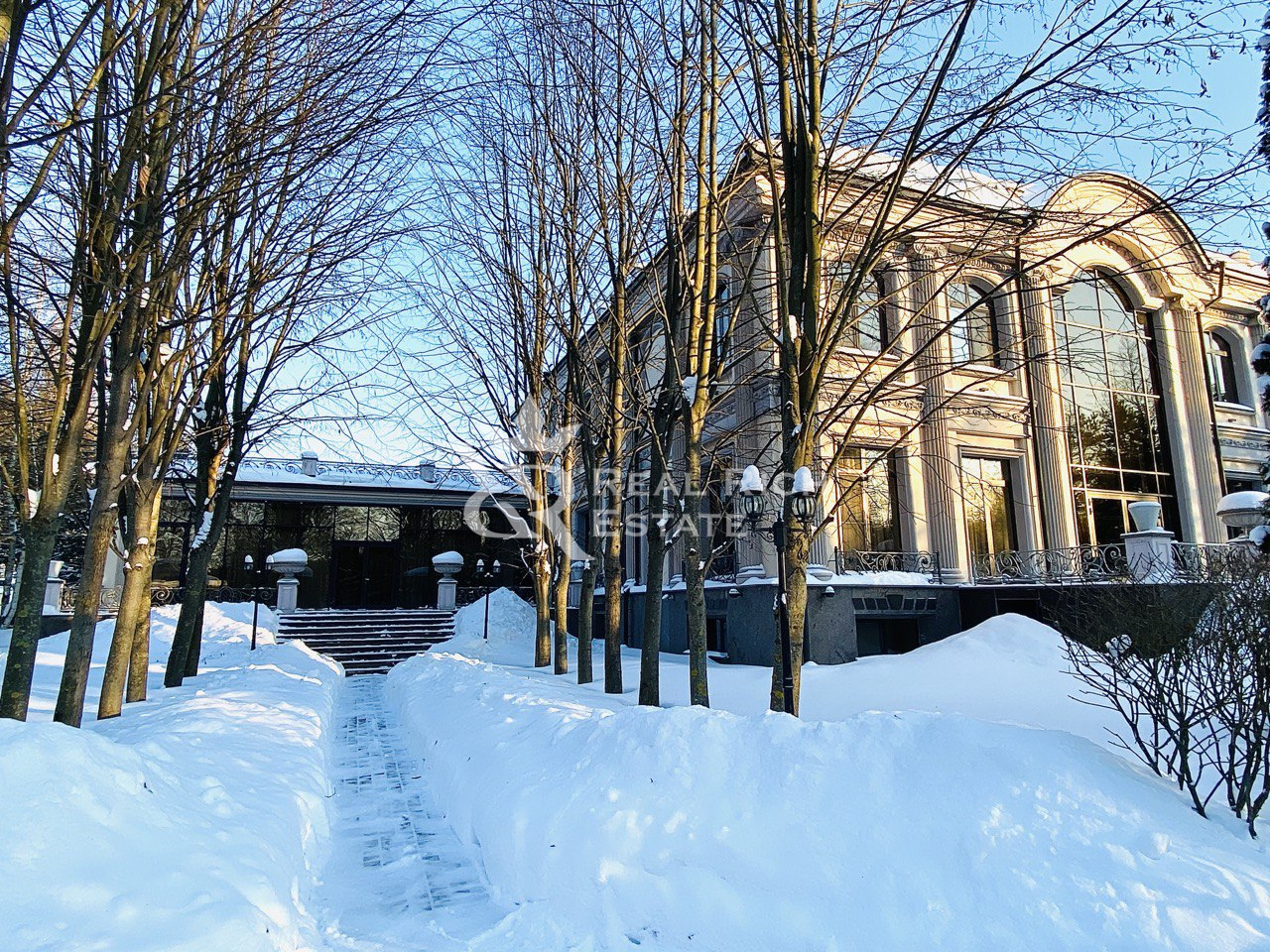 2-этажный коттедж 1 360 м² с отделкой