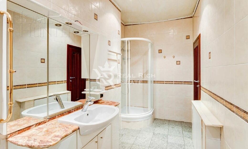 2-этажный коттедж 1 080 м² с отделкой