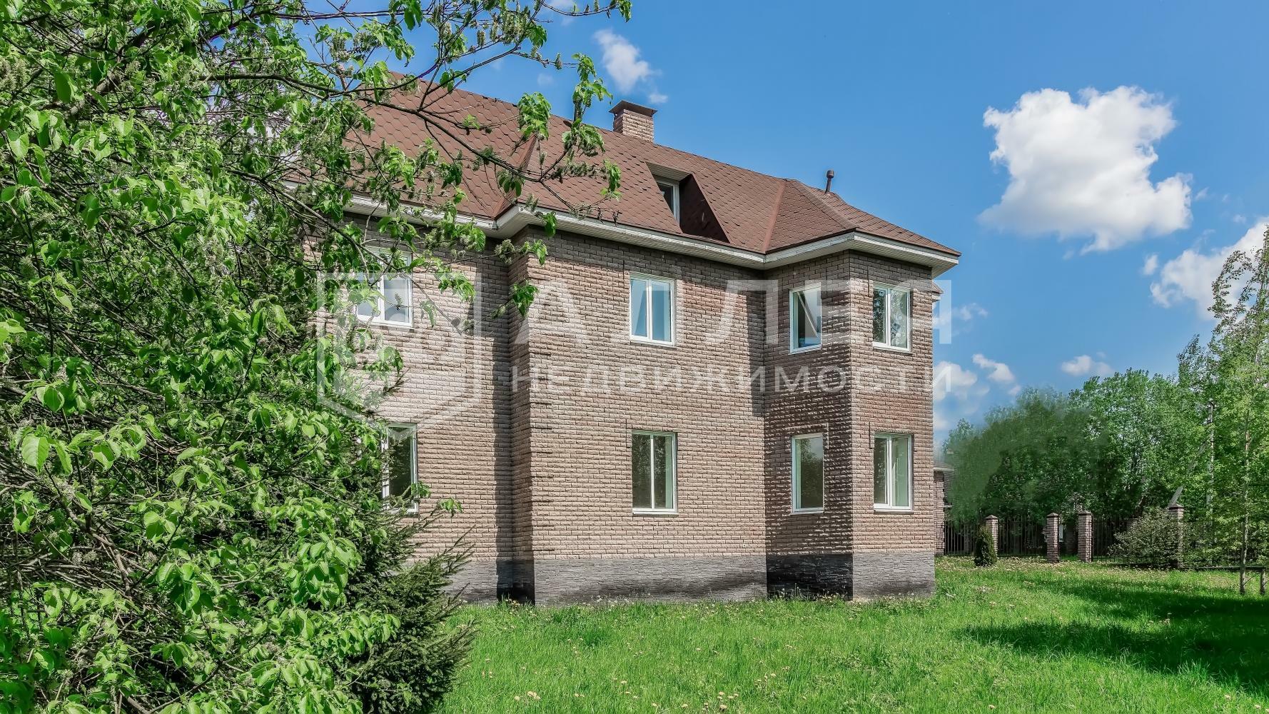 3-этажный коттедж 372 м² с отделкой