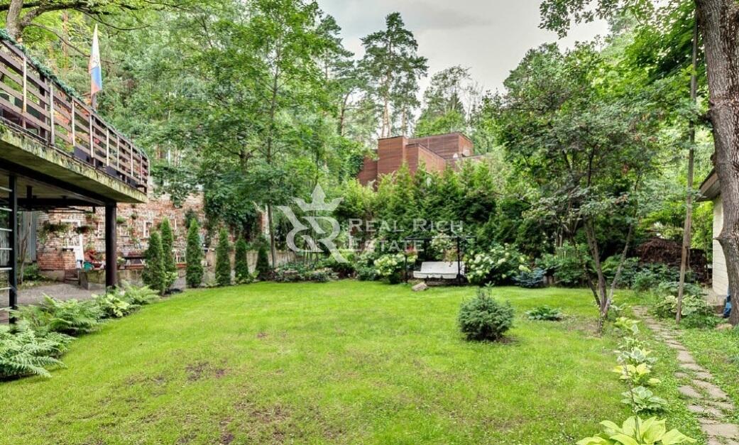 3-этажный коттедж 860 м² с отделкой