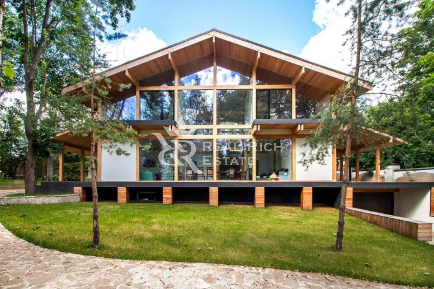 2-этажный коттедж 500 м² с отделкой