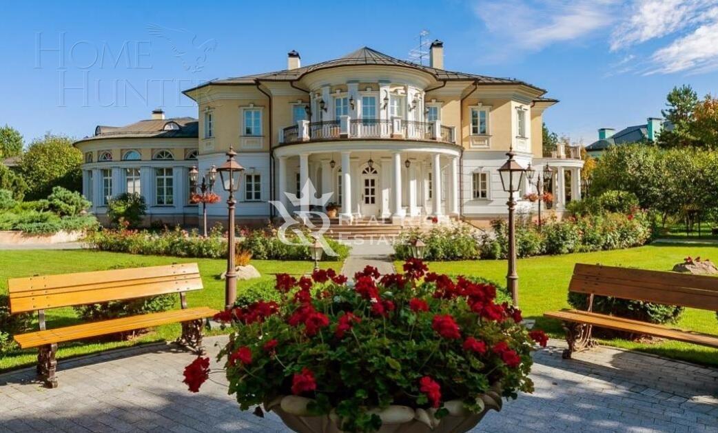 2-этажный коттедж 1 800 м² без отделки