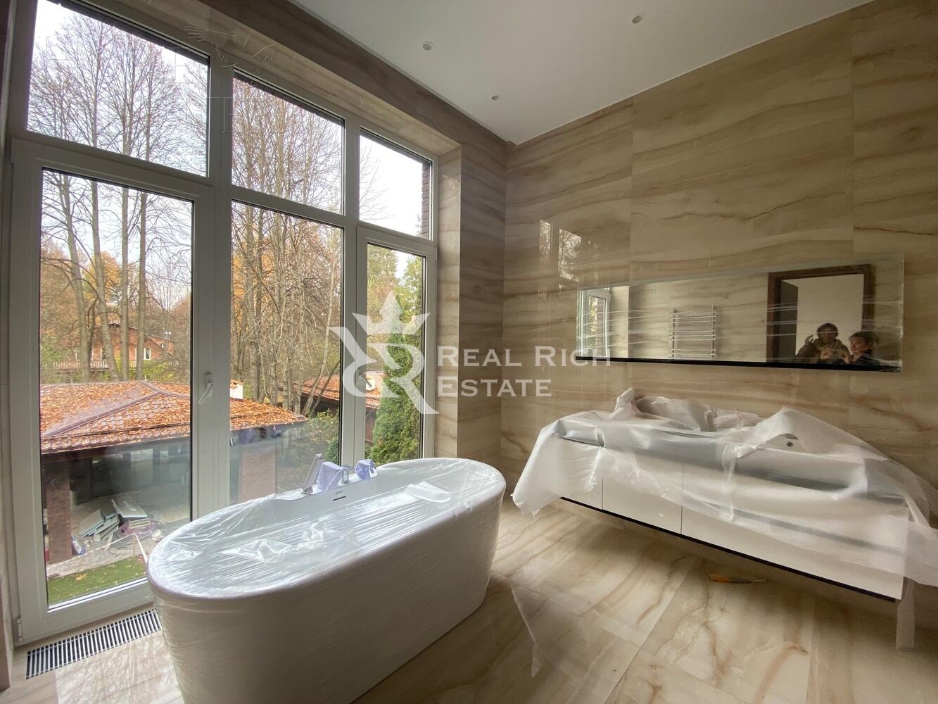 3-этажный коттедж 600 м² с отделкой