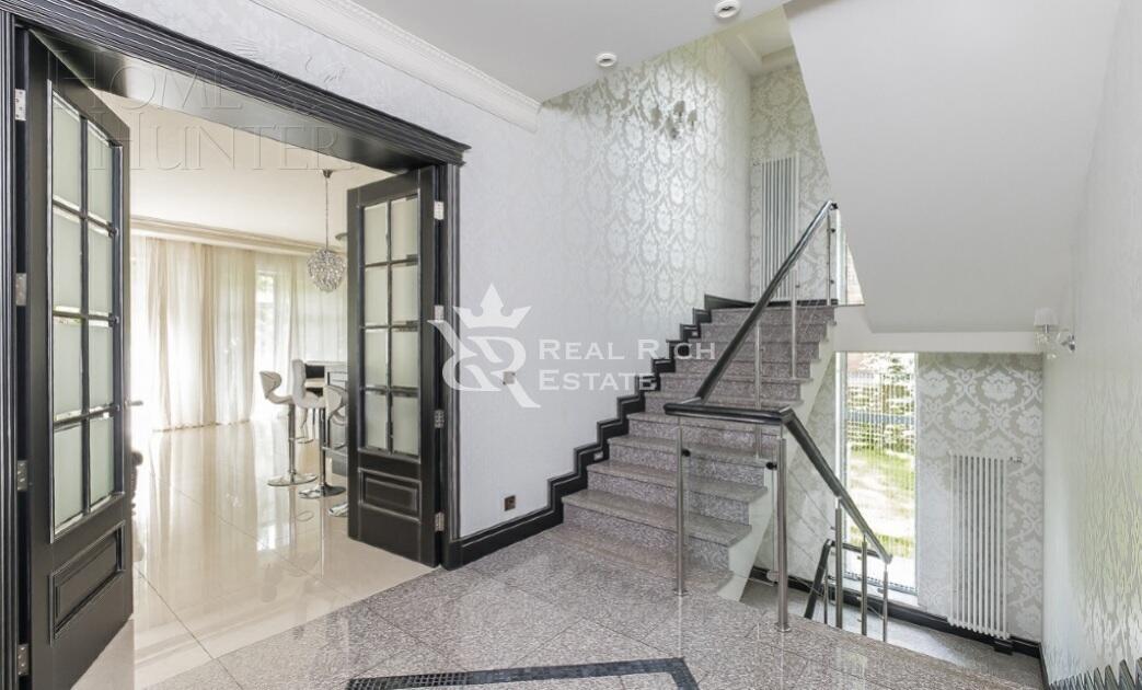 2-этажный коттедж 640 м² с отделкой