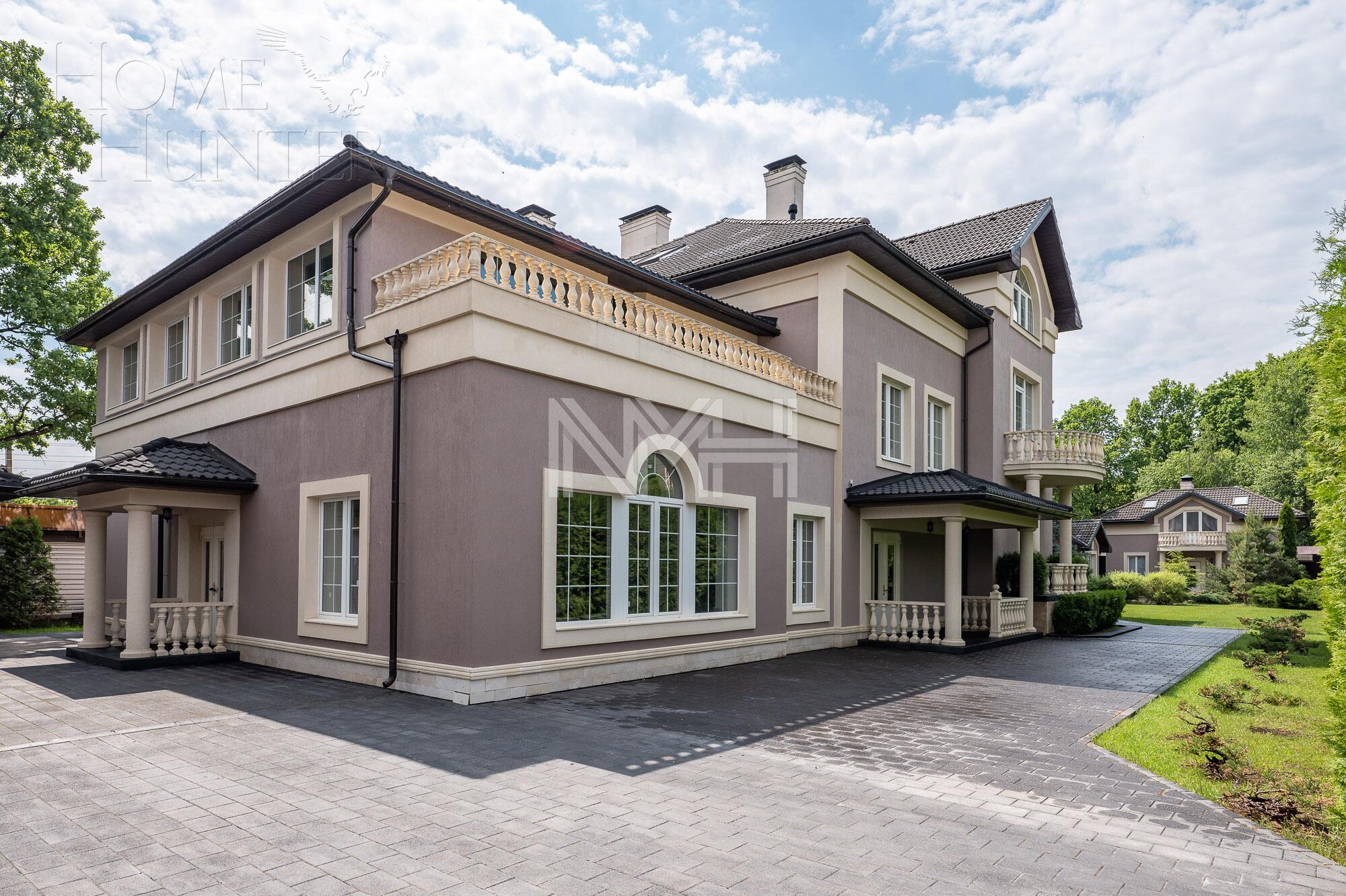 3-этажный коттедж 1 162 м² с отделкой