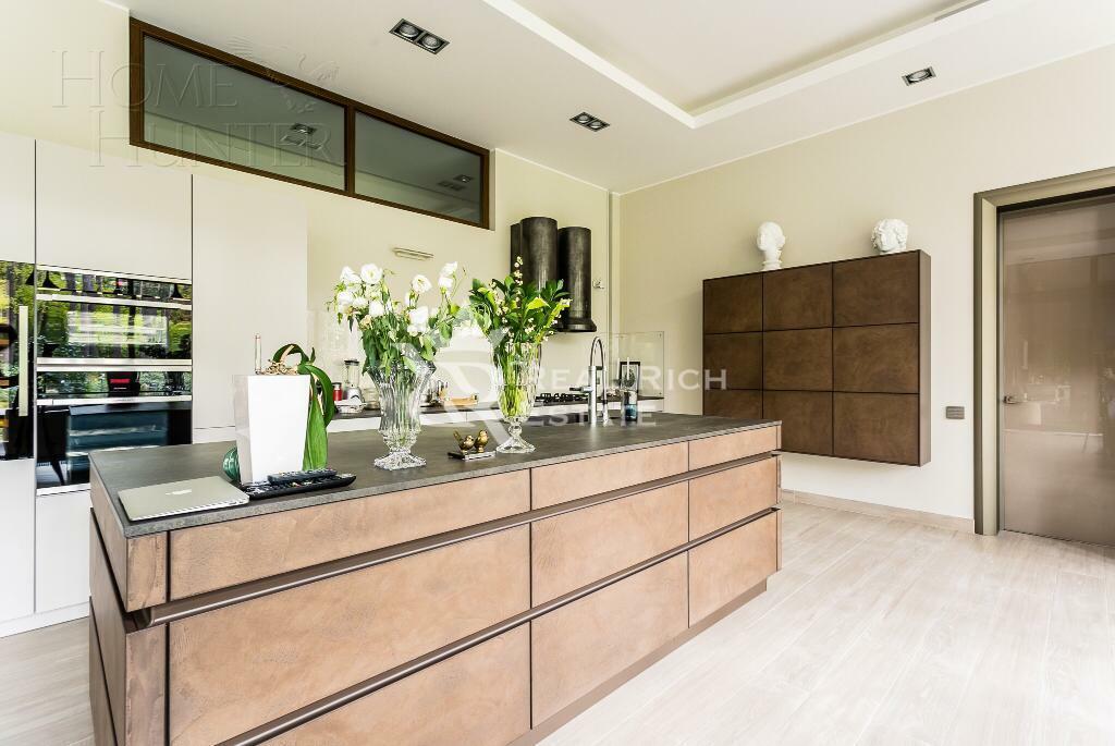 2-этажный коттедж 1 200 м² с отделкой