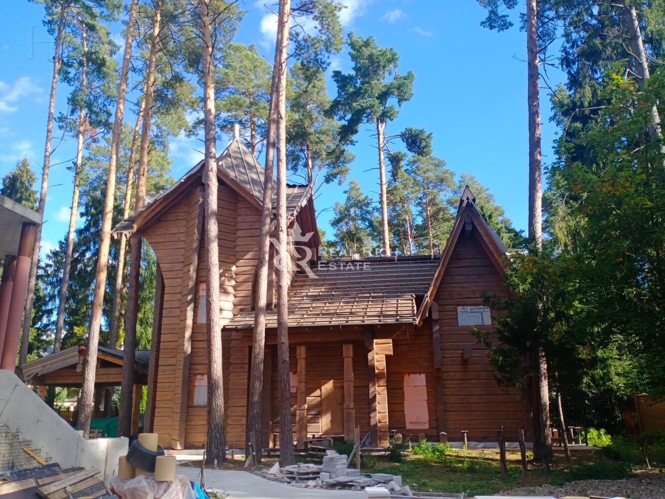 2-этажный коттедж 1 100 м² без отделки