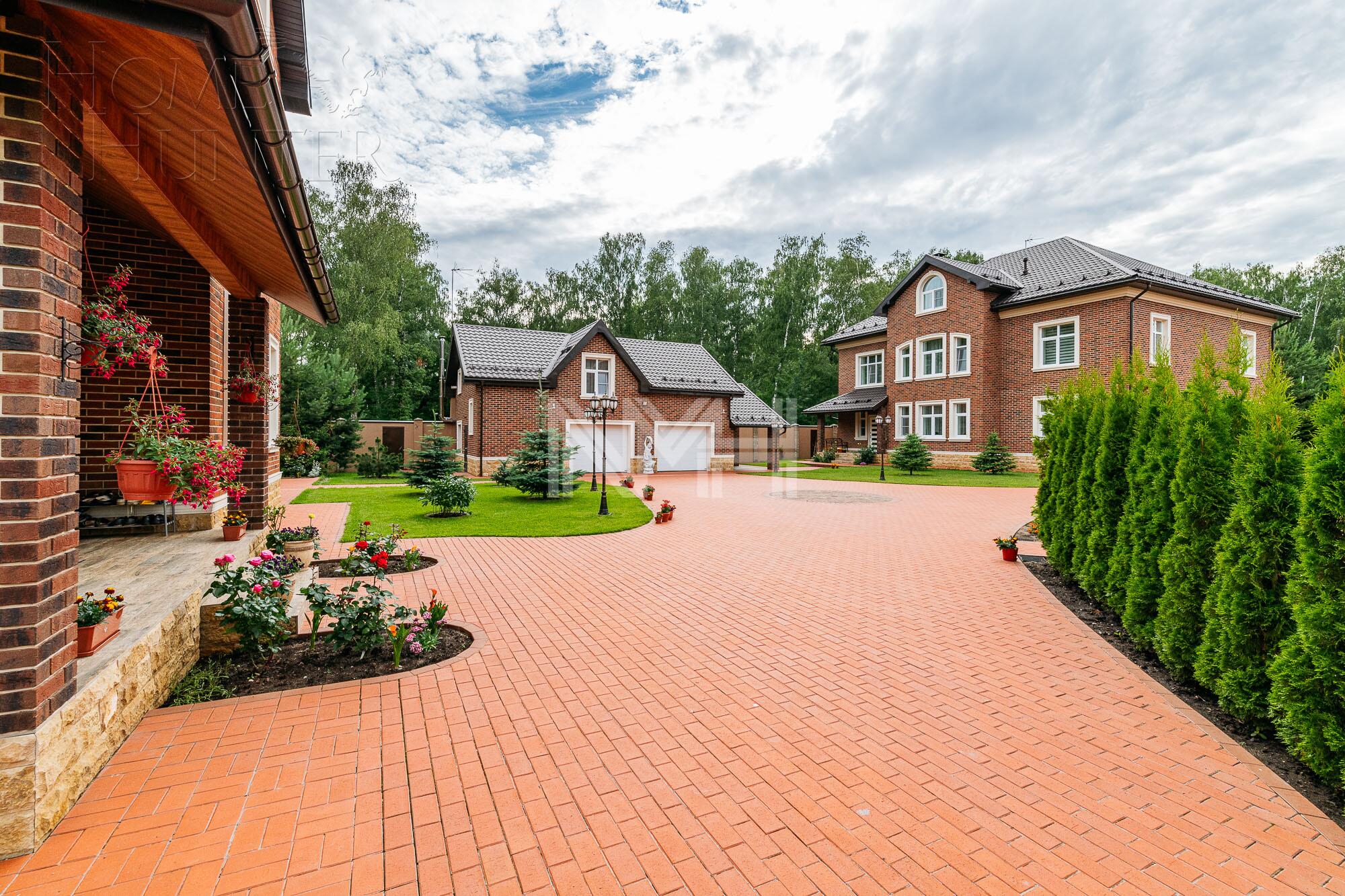 2-этажный коттедж 1 300 м² с отделкой