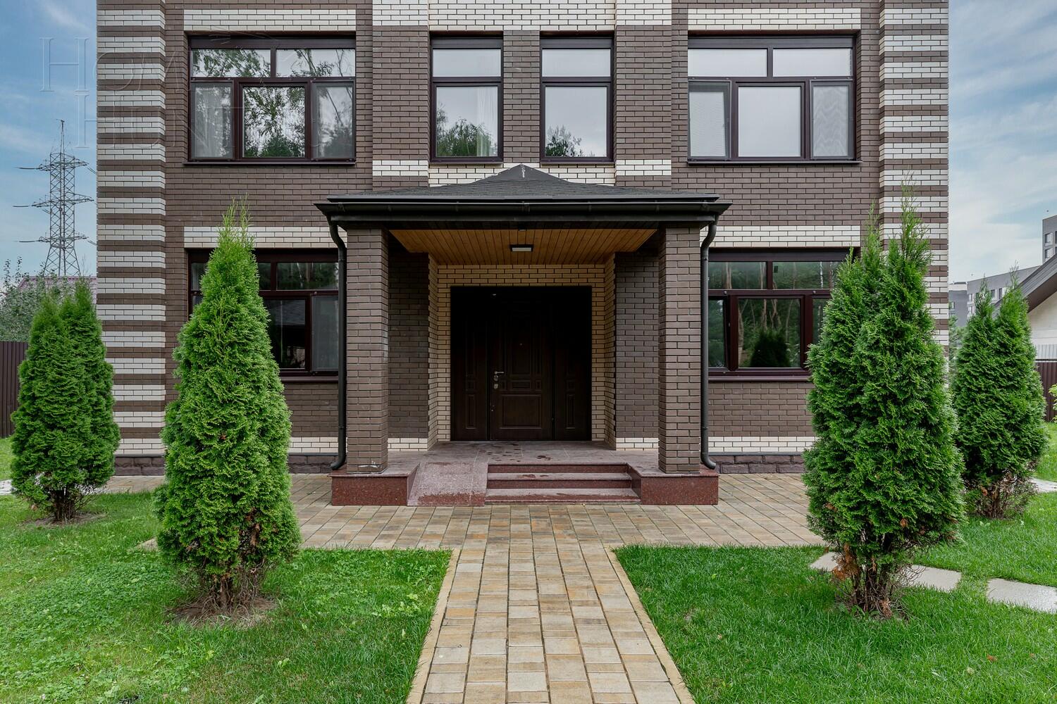 3-этажный коттедж 467 м² с отделкой