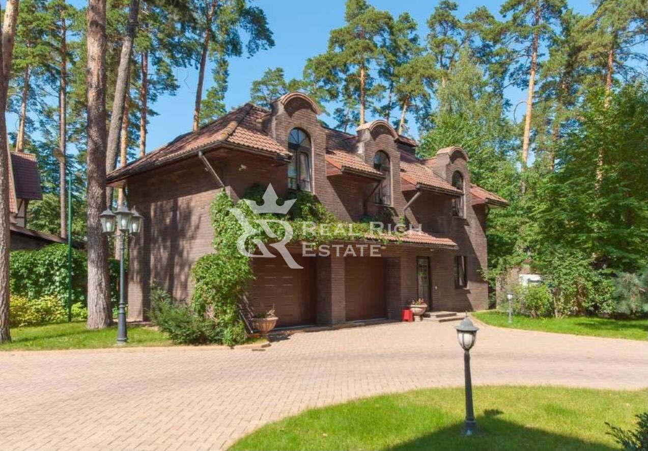 2-этажный коттедж 1 400 м² с отделкой