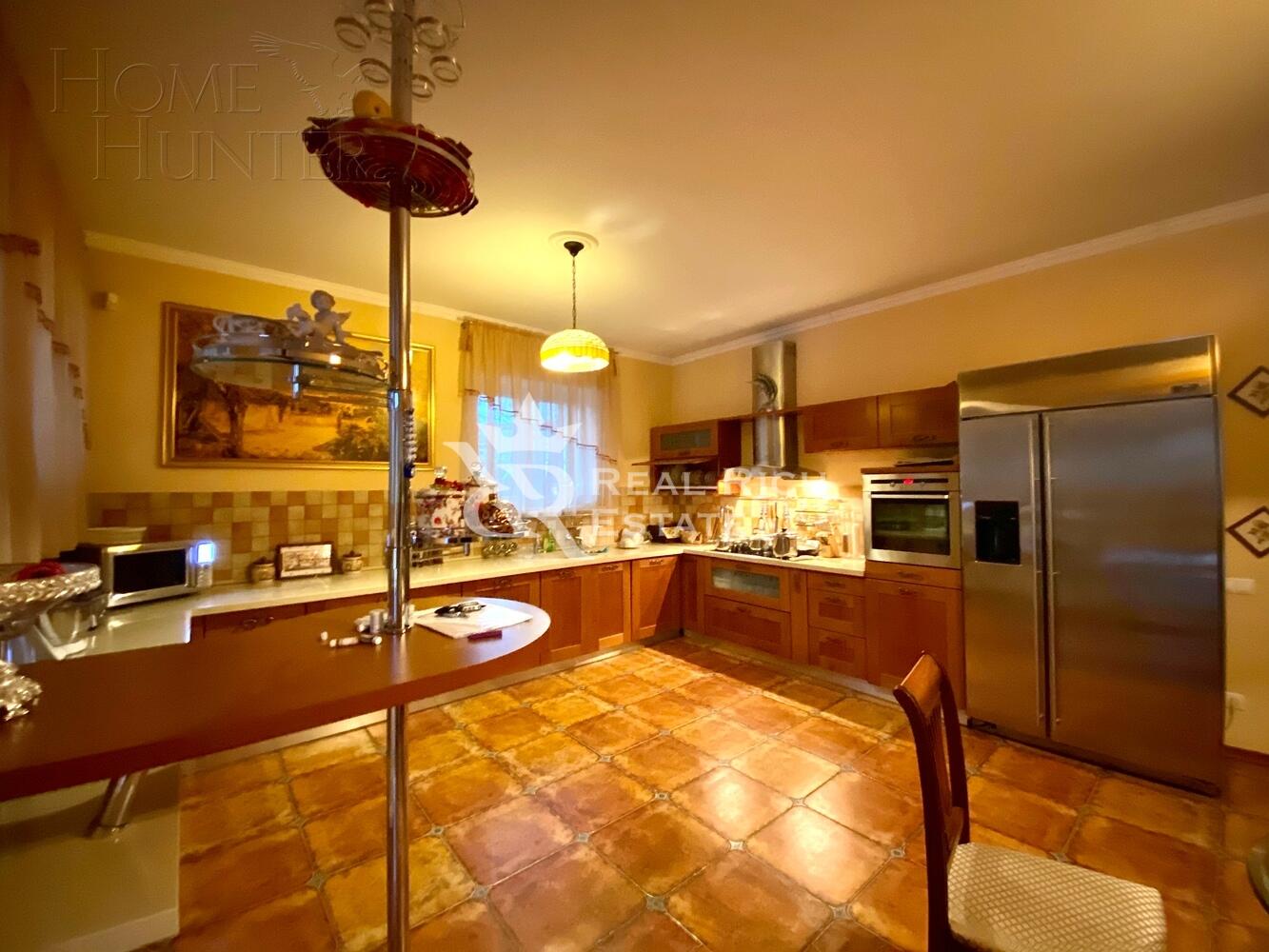 2-этажный коттедж 300 м² с отделкой