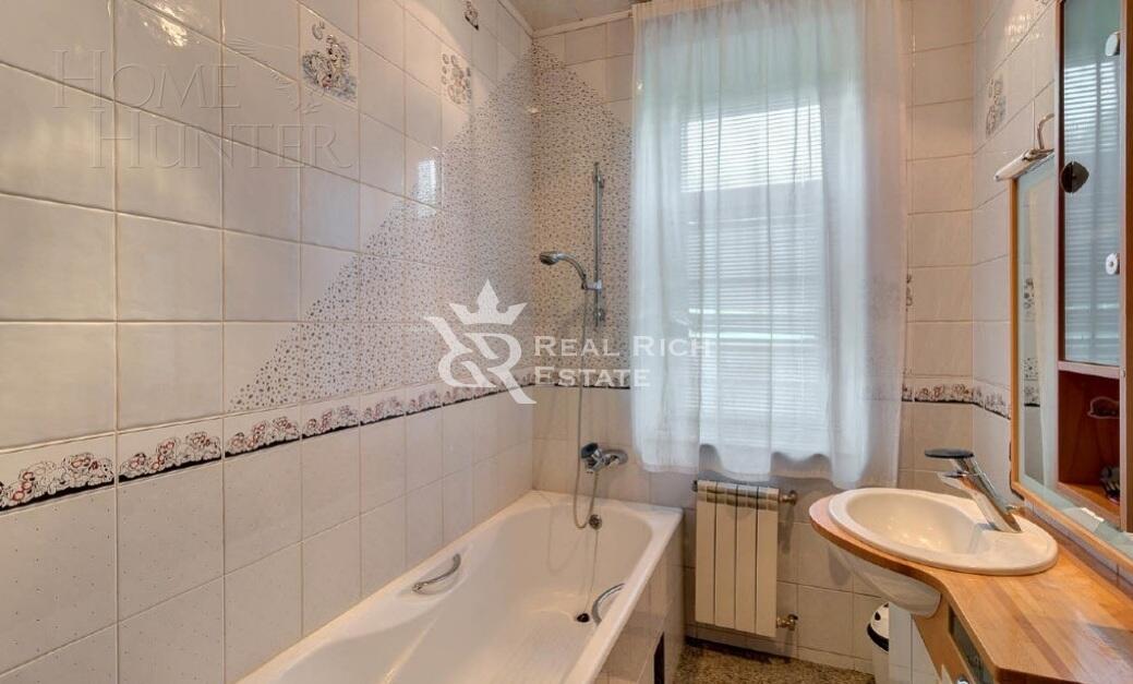 2-этажный коттедж 1 080 м² с отделкой