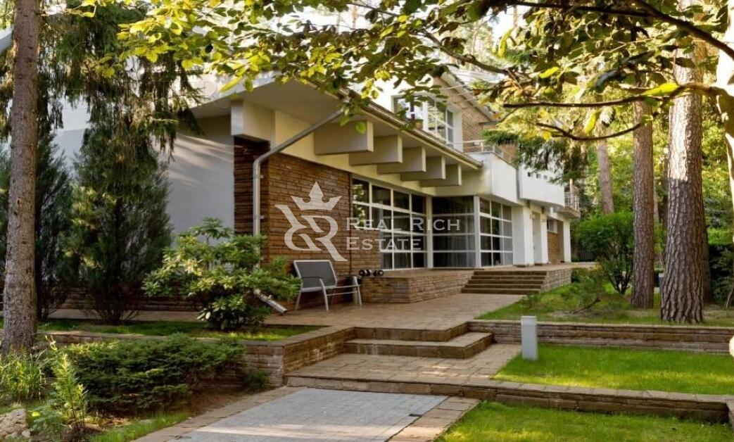 2-этажный коттедж 1 200 м² с отделкой