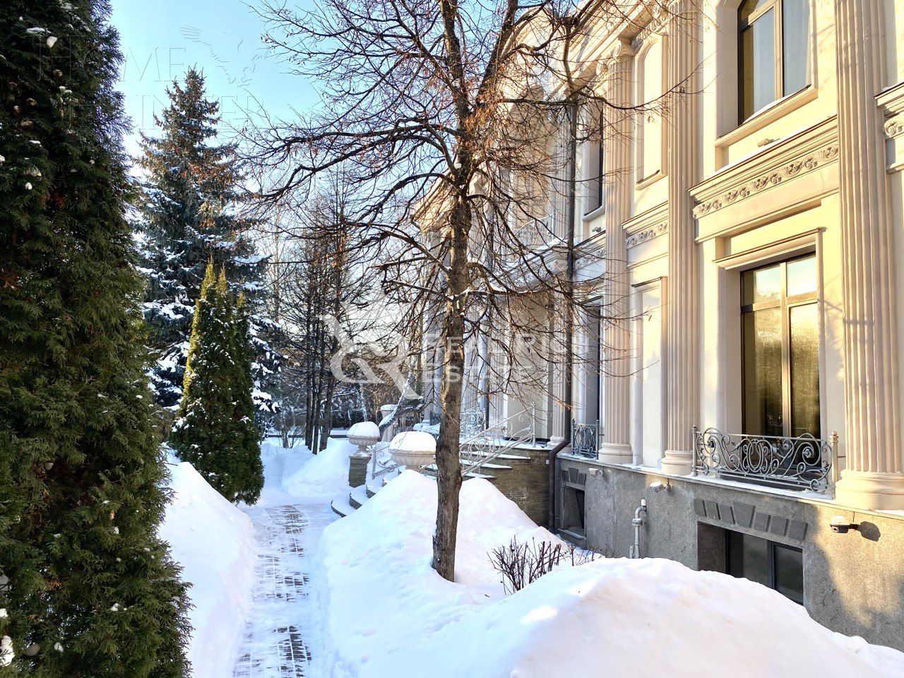 2-этажный коттедж 1 360 м² с отделкой