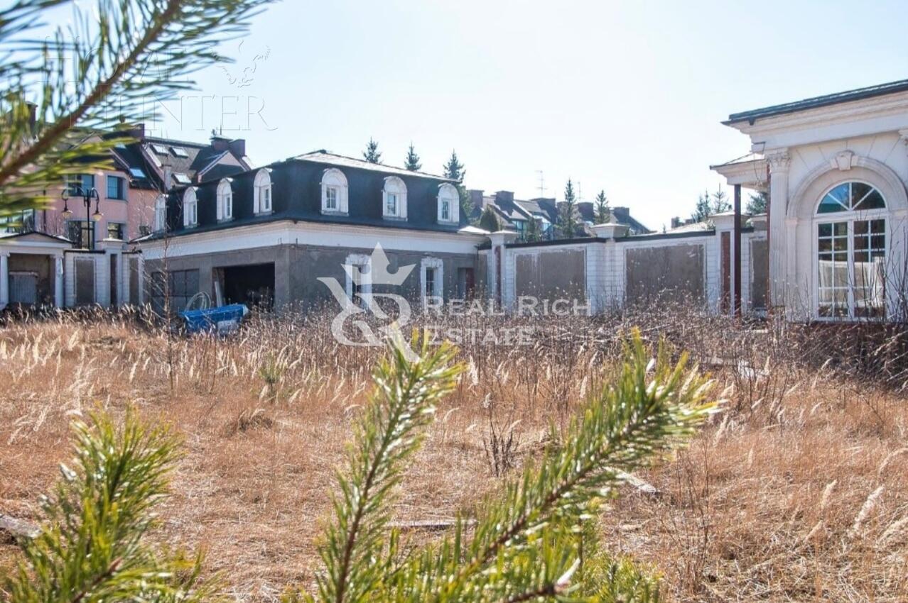 2-этажный коттедж 2 500 м² без отделки