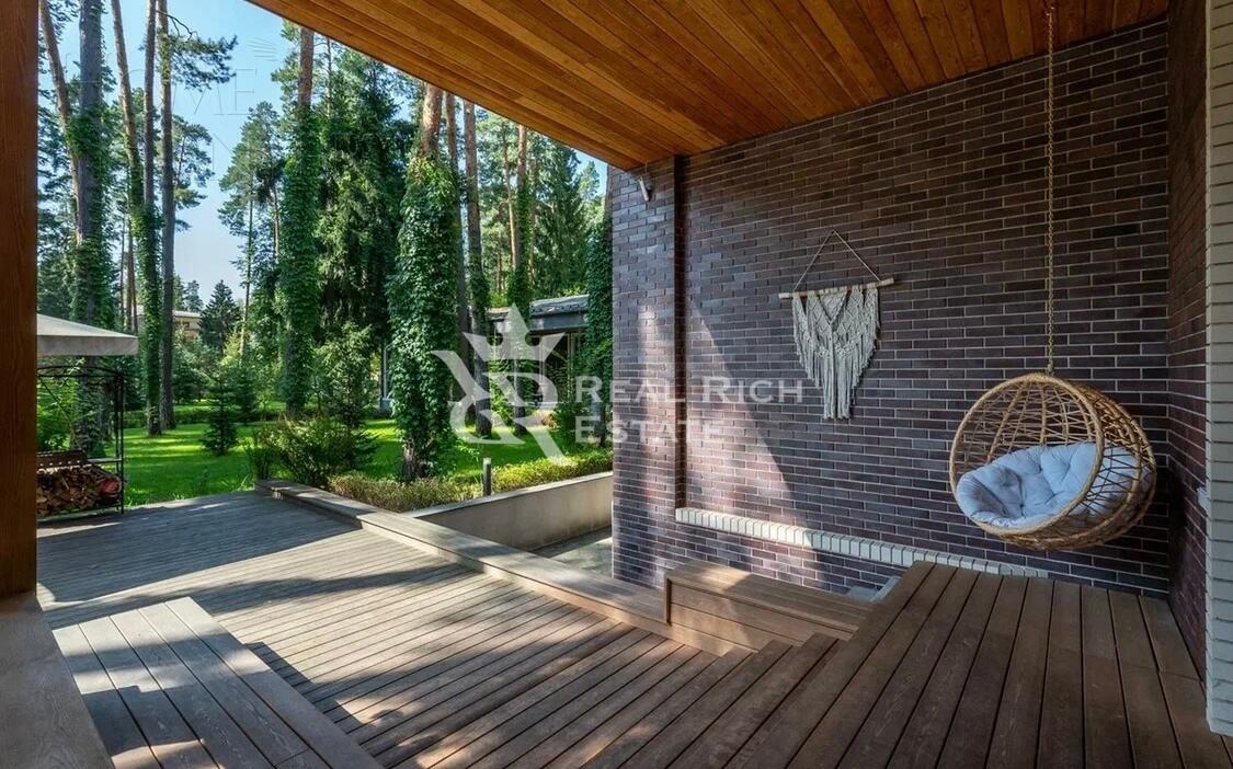 3-этажный коттедж 1 500 м² с отделкой