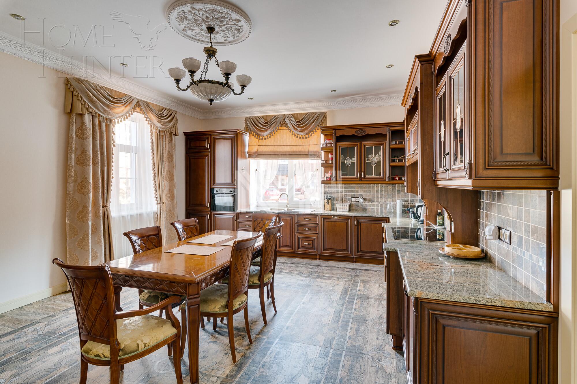 2-этажный коттедж 1 300 м² с отделкой